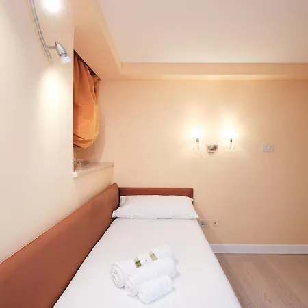 Luxury In Piazza Di Spagna *