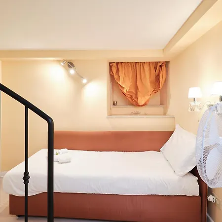 Luxury In Piazza Di Spagna Lägenhet *