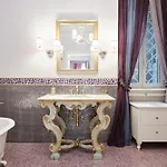 Luxury In Piazza Di Spagna Apartament