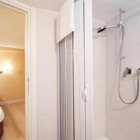 Luxury In Piazza Di Spagna Apartment