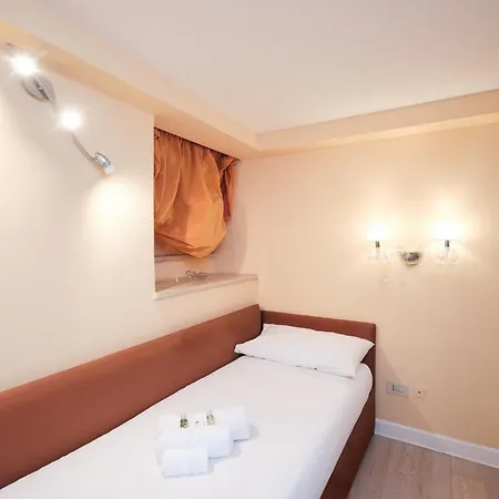 Luxury In Piazza Di Spagna Rome
