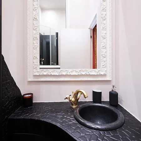 Luxury In Piazza Di Spagna Apartment
